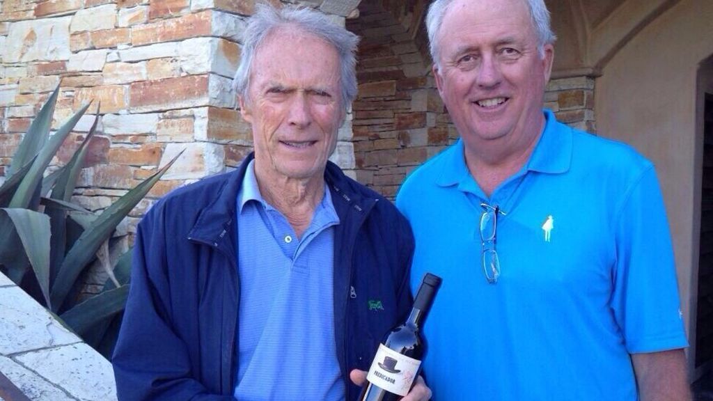Clint Eastwood, con la botella de Predicador