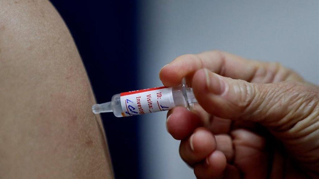 Dos de cada tres españoles cree que vacunarse contra enfermedades infecciosas debería ser obligatoria Dos de cada tres españoles cree que vacunarse contra enfermedades infecciosas debería ser obligatoria