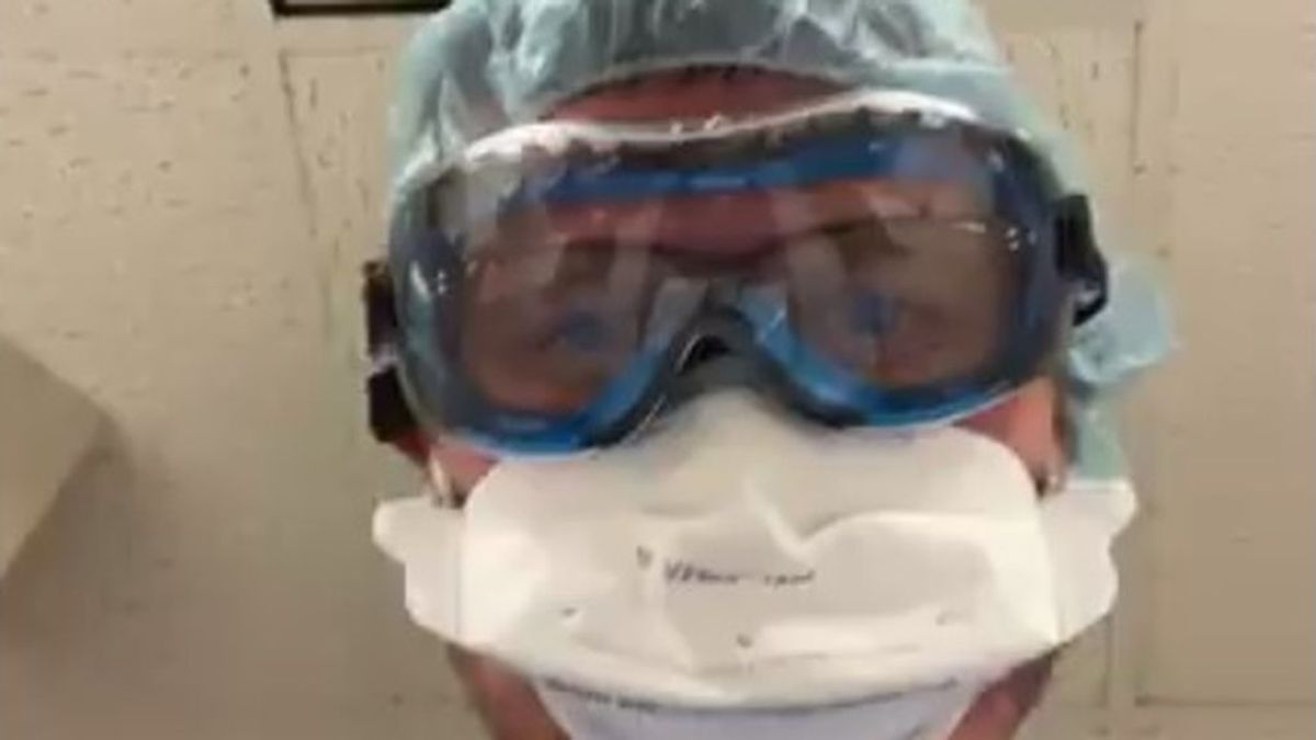 Un médico de UCI simula los 'últimos momentos' de un paciente covid antes de la muerte