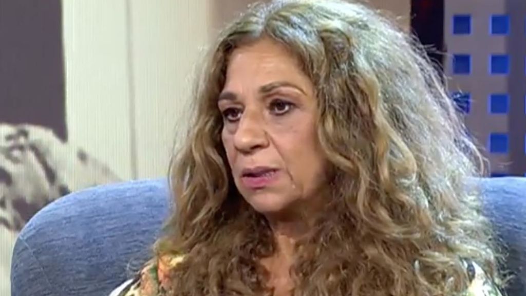 Lolita suspende su función en Murcia