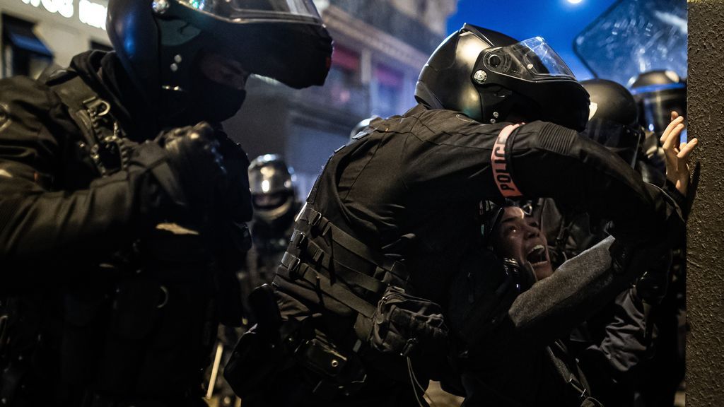 La Fiscalía pide detención provisional para tres de los policías que apalearon al músico negro Michel Zecler La Fiscalía pide detención provisional para tres de los policías que apalearon al músico negro Michel Zecler