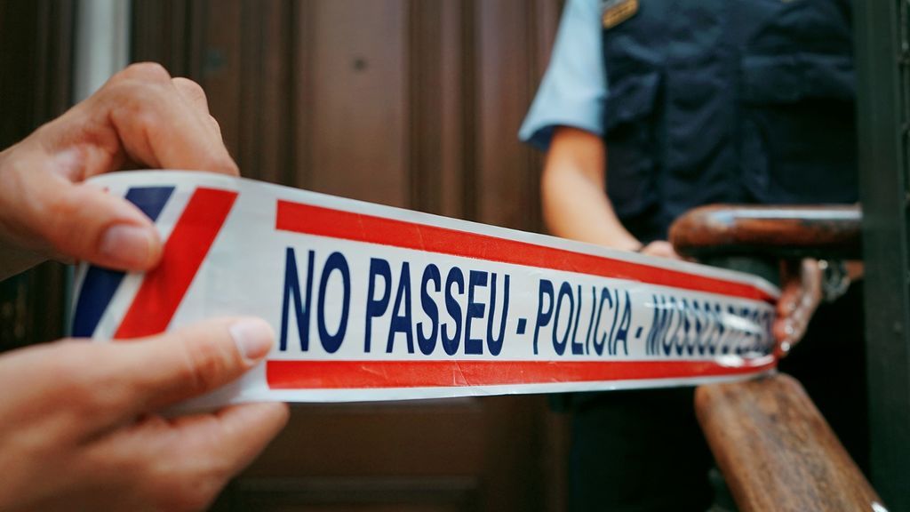 Cuatro detenidos por la muerte de una anciana atada a una silla en un piso de Girona Cuatro detenidos por la muerte de una anciana atada a una silla en un piso de Girona