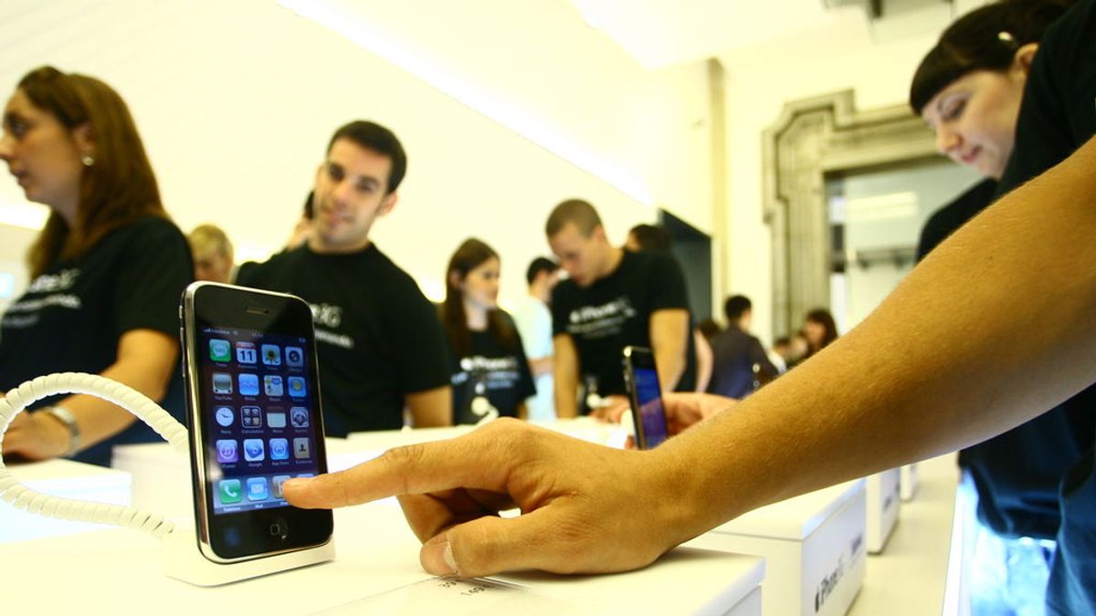 Multa de diez millones de euros a Apple por promocionar el iPhone como resistente al agua Multa de diez millones de euros a Apple por promocionar el iPhone como resistente al agua