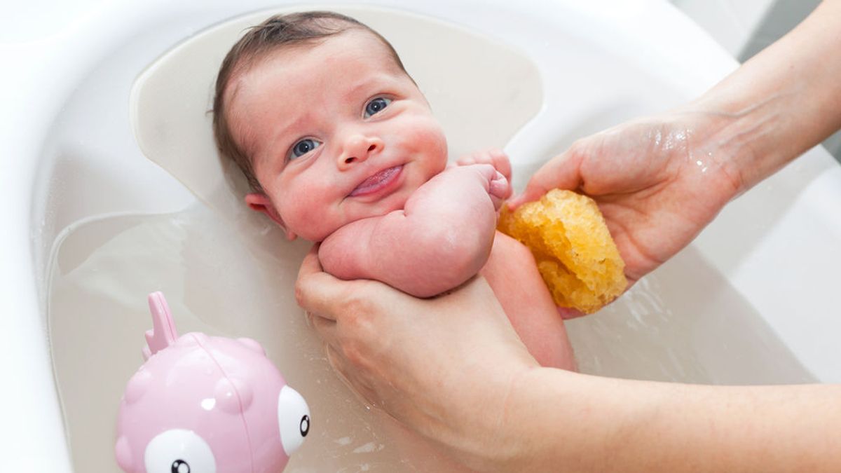 El primer baño de tu bebé es muy importante: 7 tips para que sea todo un éxito.