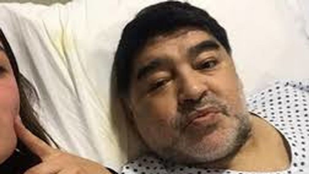 Maradona se golpeó en la cabeza días antes de morir pero nadie en su casa le llevó al hospital: "No fue asistido" Maradona se golpeó en la cabeza días antes de morir pero nadie en su casa le llevó al hospital: "No fue asistido"