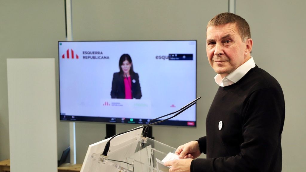 ERC y Bildu escenifican su fuerza después de haber dado su apoyo a los Presupuestos ERC y Bildu escenifican su fuerza después de haber dado su apoyo a los Presupuestos