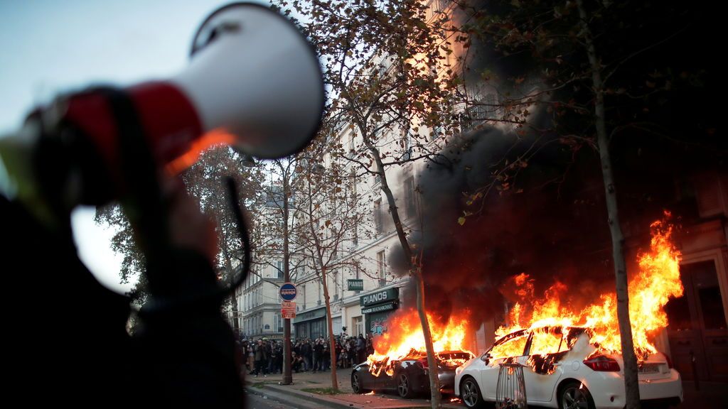 Violencia policial en Francia: imputados los agentes que golpearon a un productor musical negro Violencia policial en Francia: imputados los agentes que golpearon a un productor musical negro