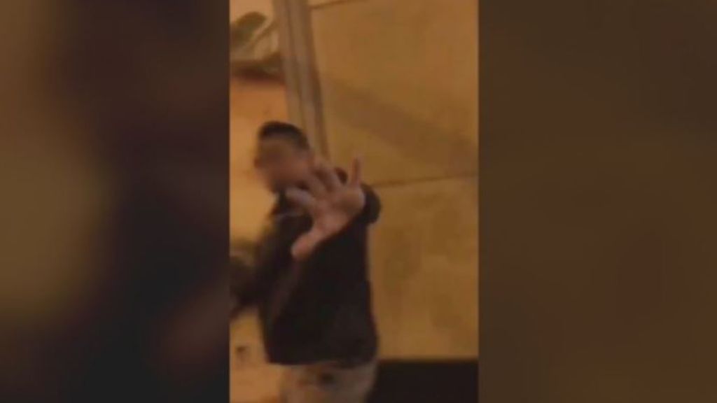 Denuncia con un vídeo presuntos tocamientos de un hombre a su hija en un centro comercial de Barcelona Denuncia con un vídeo presuntos tocamientos de un hombre a su hija en un centro comercial de Barcelona