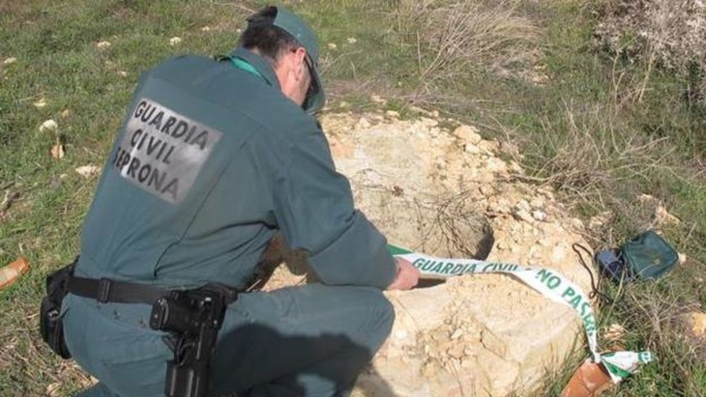 Muere ahogada una mujer al intentar rescatar a su perro, que cayó a un pozo en Madrid Muere ahogada una mujer al intentar rescatar a su perro, que cayó a un pozo en Madrid
