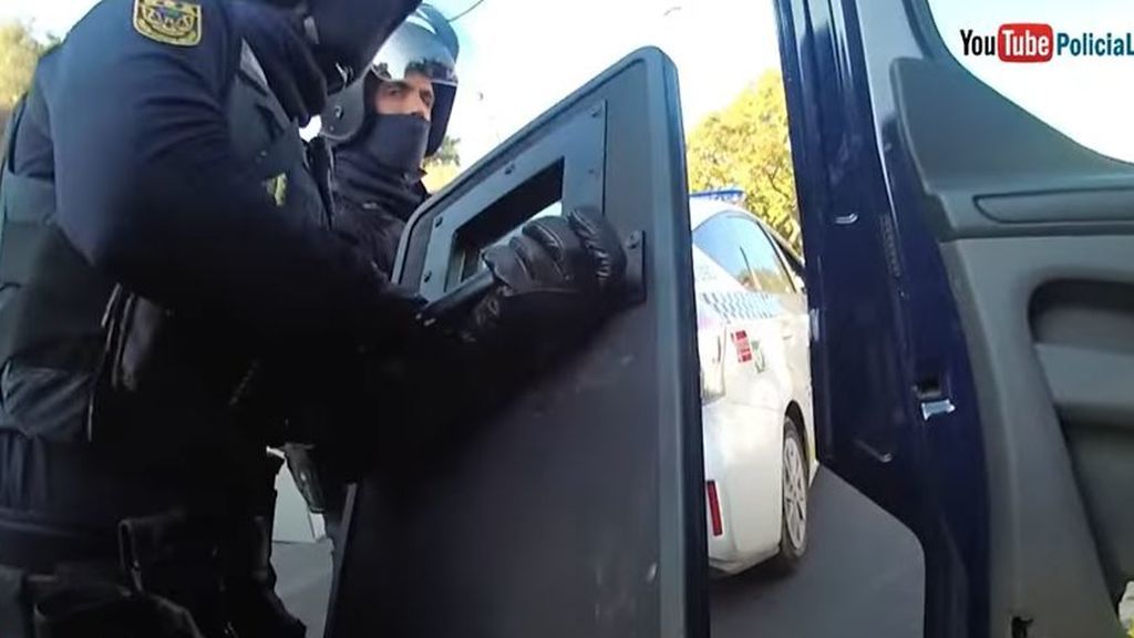 Detenido en Málaga por intentar llevarse a su hija a punta de pistola Detenido en Málaga por intentar llevarse a su hija a punta de pistola