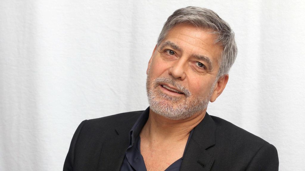 La increíble confesión de George Clooney sobre cómo se corta el pelo: spoiler, lo hace él mismo