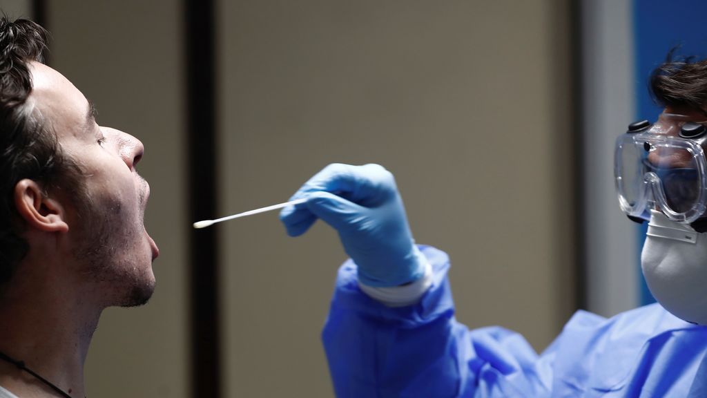 Madrid reduce a 1.412 los contagios de coronavirus y a 14 los muertos Madrid reduce a 1.412 los contagios de coronavirus y a 14 los muertos