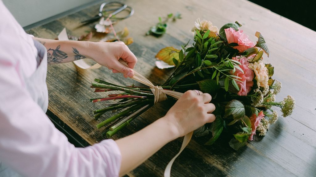 Lanzar el ramo de novia no es la única opción: aquí tienes las alternativas