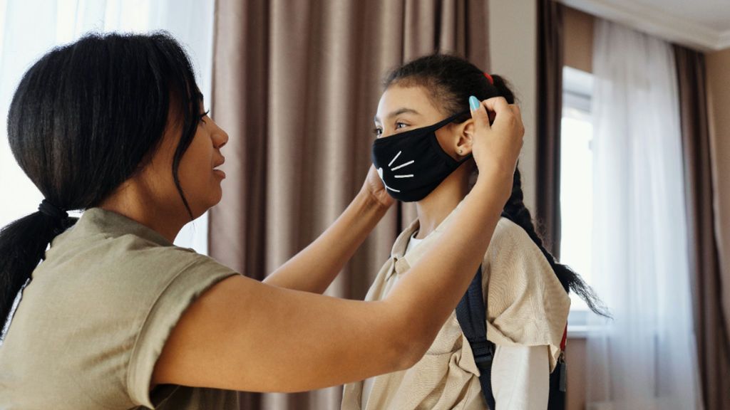 Mascarillas también en casa: la OMS recomienda usarlas si recibes visitas y no hay buena ventilación Mascarillas también en casa: la OMS recomienda usarlas si recibes visitas y no hay buena ventilación