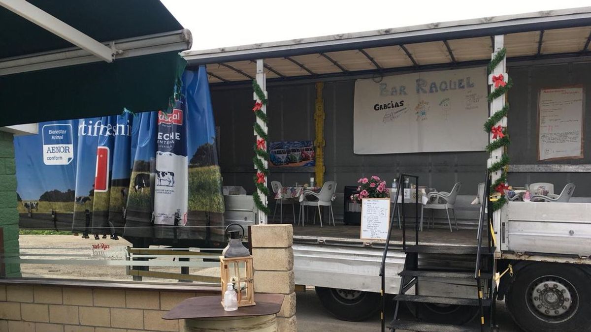 Convertir el remolque de un camión en una terraza: la idea de una hostelera cántabra para poder seguir dando menús Convertir el remolque de un camión en una terraza: la idea de una hostelera cántabra para poder seguir dando menús