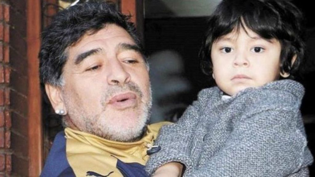 El dolor de Dieguito, el hijo de 7 años de Maradona, tras su muerte: "Llora todas las noches"