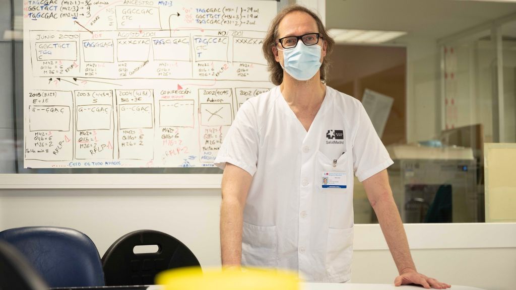Darío García, el Sherlock Holmes del coronavirus: "Hemos averiguado qué mutación contagia en Madrid en cada momento" Darío García, el Sherlock Holmes del coronavirus: "Hemos averiguado qué mutación contagia en Madrid en cada momento"