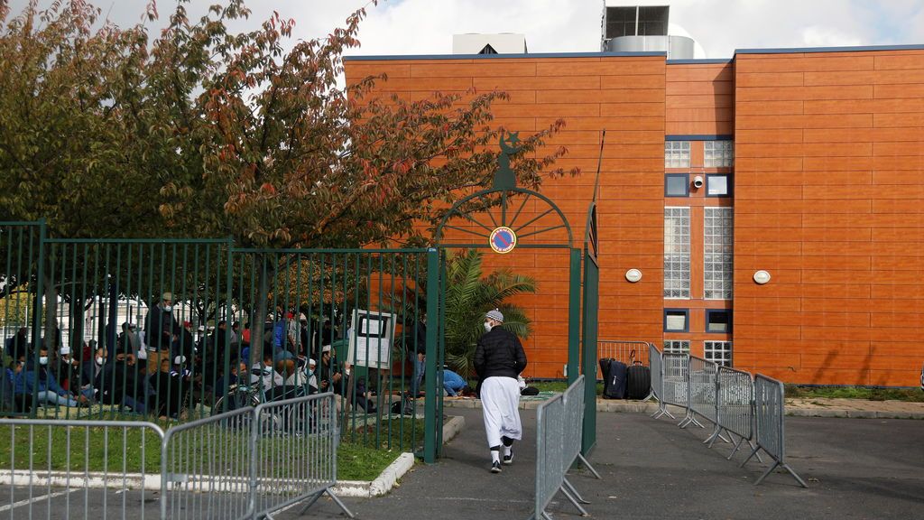Francia anuncia "acciones masivas" contra 76 mezquitas sospechosas de "separatismo islámico" Francia anuncia "acciones masivas" contra 76 mezquitas sospechosas de "separatismo islámico"