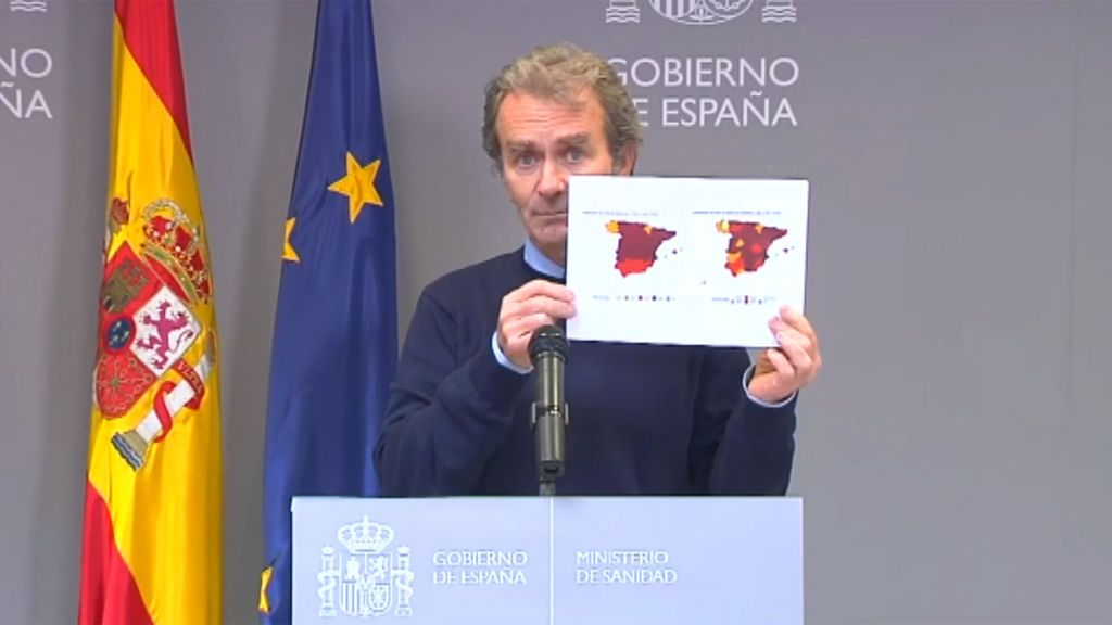 España en rojo: Simón vuelve a sacar el mapa y pide no "tirar por tierra los esfuerzos" en este puente
