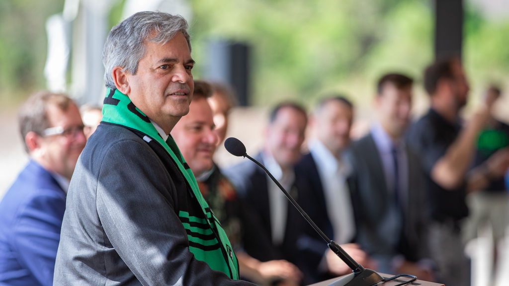 Un alcalde de EEUU pide a la población que se quede en casa mientras él está de vacaciones en México Un alcalde de EEUU pide a la población que se quede en casa mientras él está de vacaciones en México