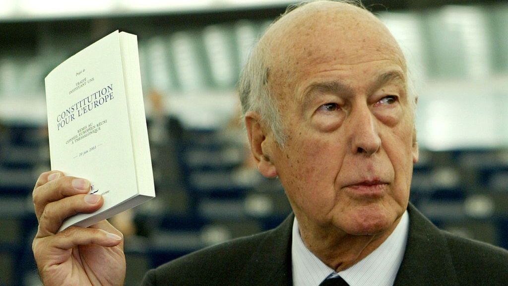 Muere de covid Giscard d'Estaing, el presidente francés del que España no guarda un buen recuerdo Muere de covid Giscard d'Estaing, el presidente francés del que España no guarda un buen recuerdo