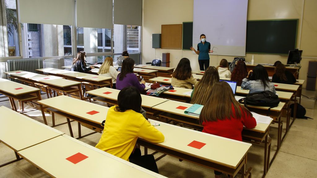 Estudiantes en la Universidad de Granada Estudiantes en la Universidad de Granada