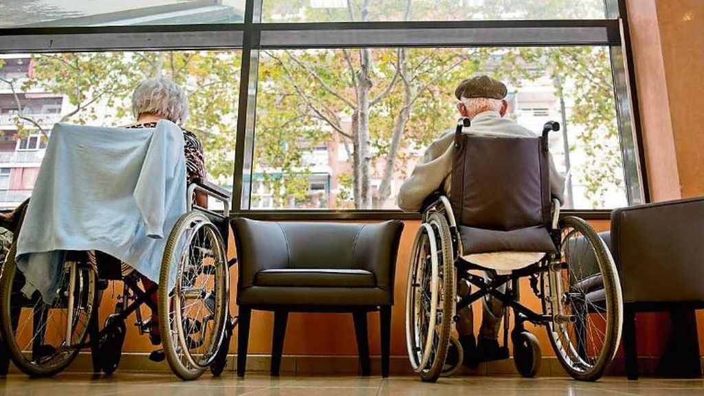 Amnistía Internacional denuncia "violaciones de derechos humanos" en residencias de España durante la pandemia Amnistía Internacional denuncia "violaciones de derechos humanos" en residencias de España durante la pandemia