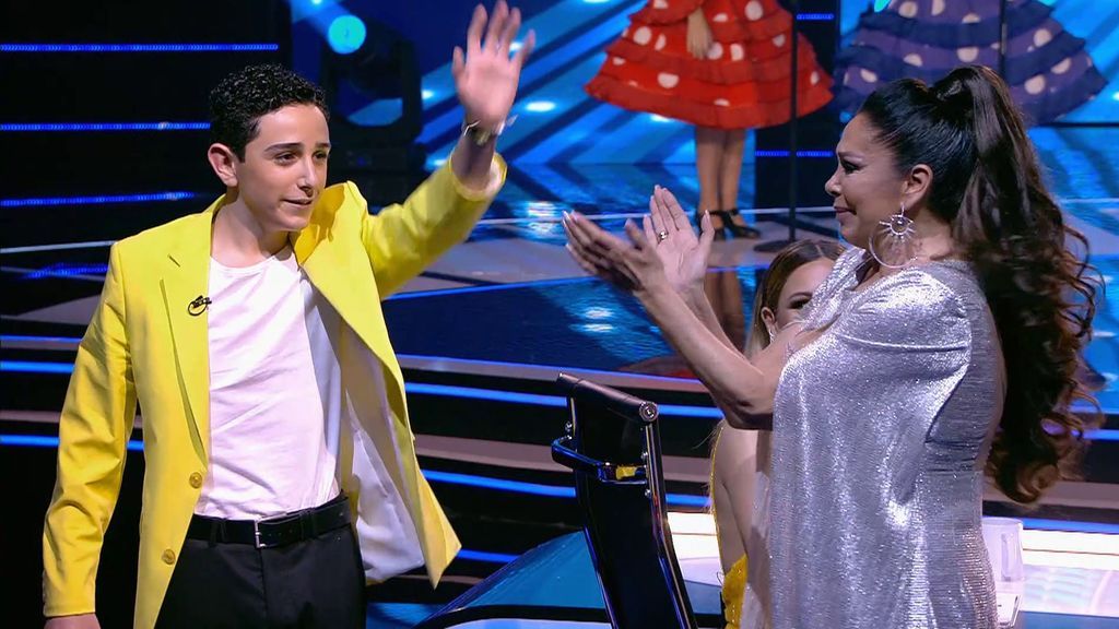 Adrián hace llorar a Isabel Pantoja tras su actuación: "Mientras la Pantoja viva la copla no muere" Adrián hace llorar a Isabel Pantoja tras su actuación: "Mientras la Pantoja viva la copla no muere"
