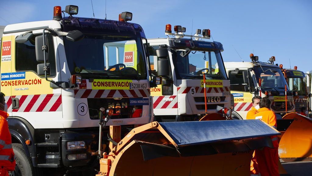 La alerta por nevadas activa un plan especial de la DGT para controlar el tráfico en todo el país La alerta por nevadas activa un plan especial de la DGT para controlar el tráfico en todo el país