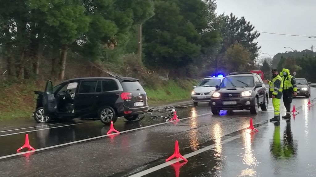 Aparece el cuerpo de un conocido hostelero de Sanxenxo junto a un extraño accidente de tráfico Aparece el cuerpo de un conocido hostelero de Sanxenxo junto a un extraño accidente de tráfico