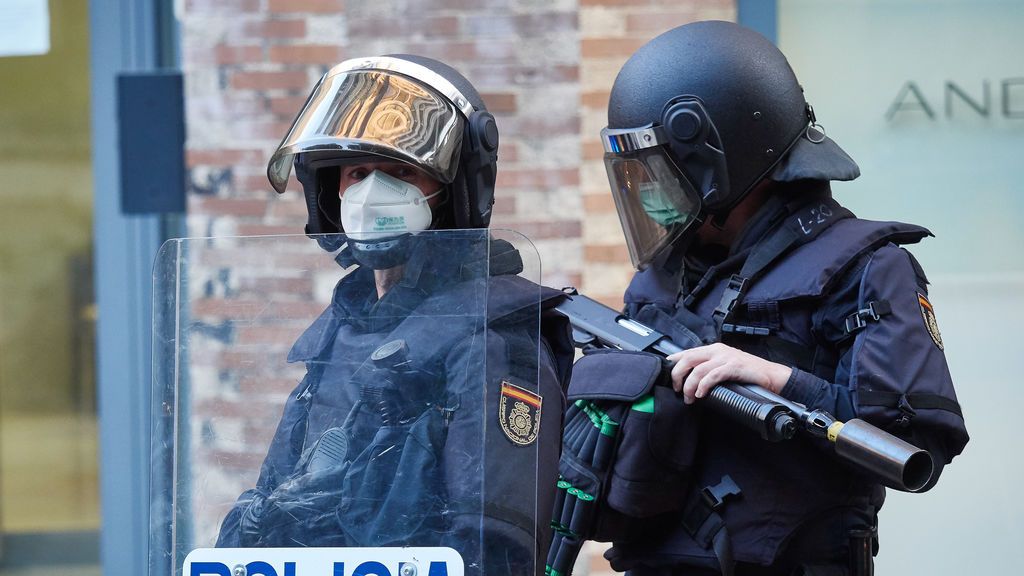 La policía dispersa a 70 jóvenes que se citaron por las redes sociales para pegarse en Mislata La policía dispersa a 70 jóvenes que se citaron por las redes sociales para pegarse en Mislata