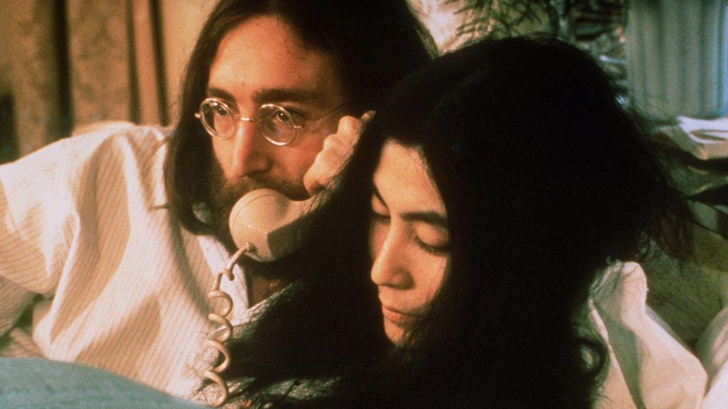 De la sesión desnudo con Leibovitz al beso de despedida a su hijo Sean: así fueron las últimas 24 horas vivo de John Lennon