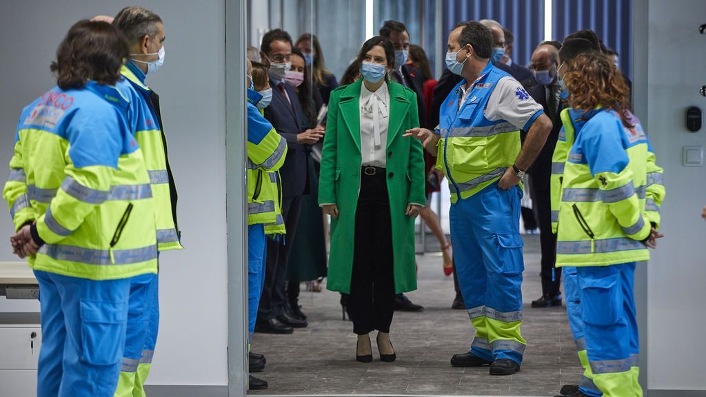 Sindicatos aseguran que el Ejecutivo madrileño ha pedido a los hospitales 297 profesionales para el Zendal Sindicatos aseguran que el Ejecutivo madrileño ha pedido a los hospitales 297 profesionales para el Zendal