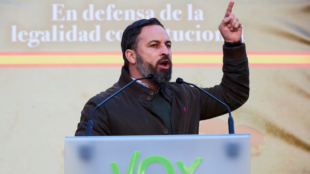 VOX acusa al Gobierno de España de tener "como principal objetivo destruir la Corona"