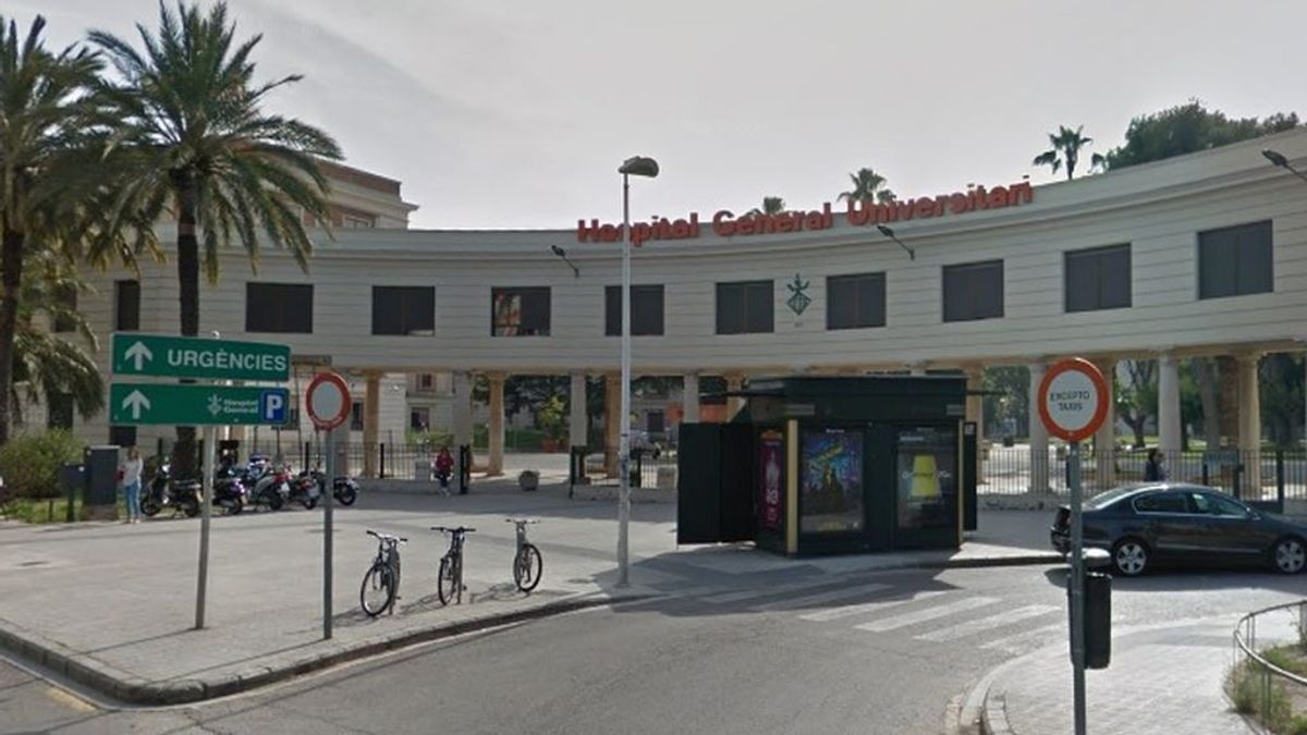 Un preso se fuga en Valencia tras quitarse uno de los grilletes y saltar de una ambulancia
