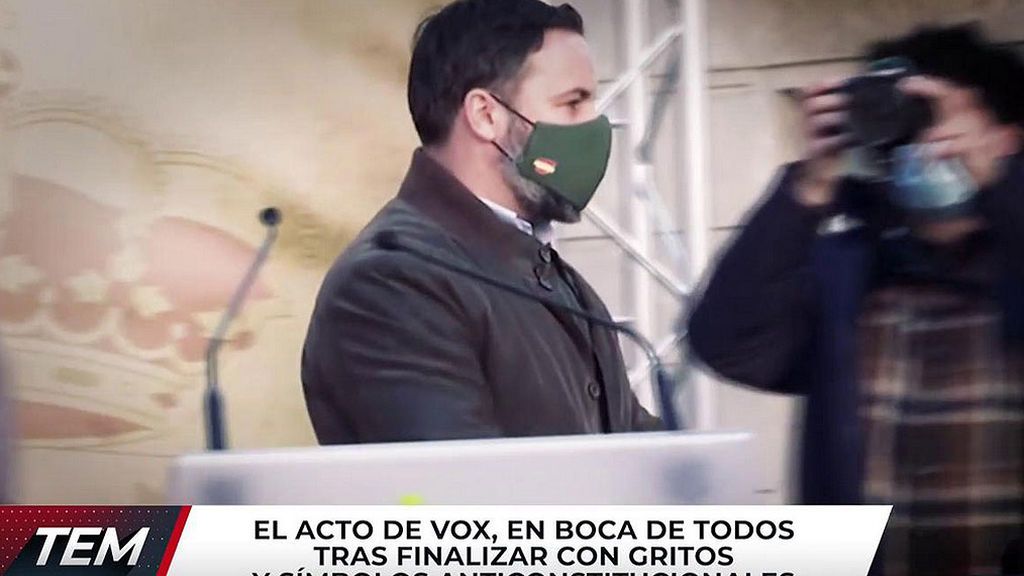 Banderas Neonazis y saludos fascistas en el acto de Vox en Barcelona para celebrar la Constitución