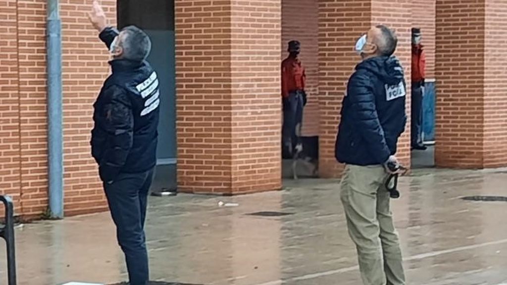 EuropaPress_3469117_agentes_policia_foral_barrio_san_juan_donde_atrincherado_hombre_menor EuropaPress_3469117_agentes_policia_foral_barrio_san_juan_donde_atrincherado_hombre_menor