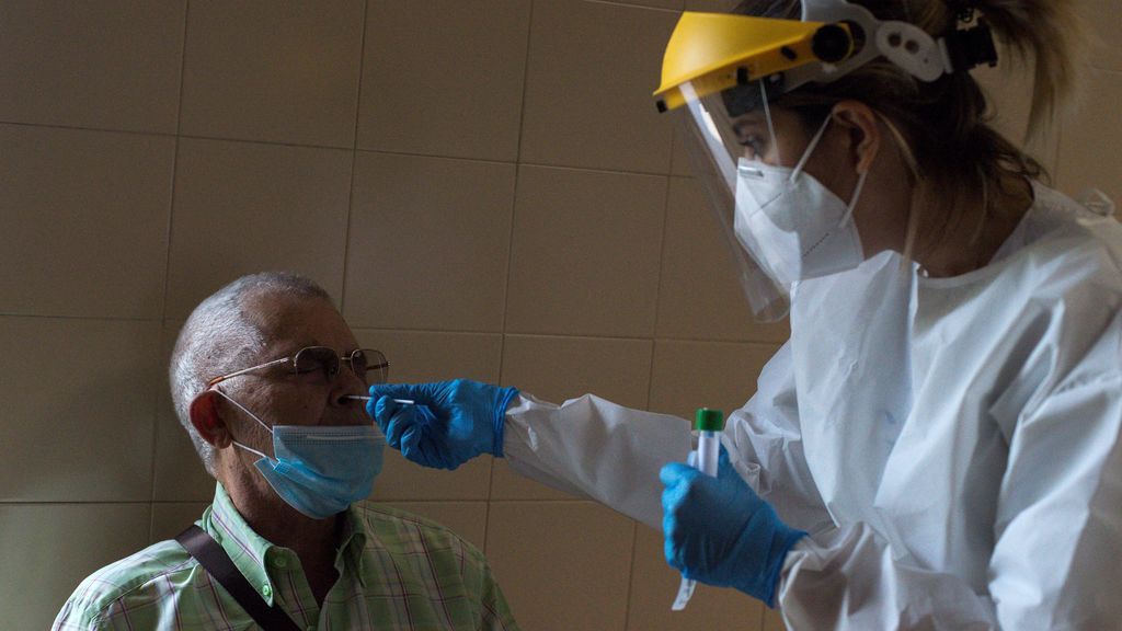 España suma 17.681 contagios de coronavirus y 394 muertos desde el viernes España suma 17.681 contagios de coronavirus y 394 muertos desde el viernes