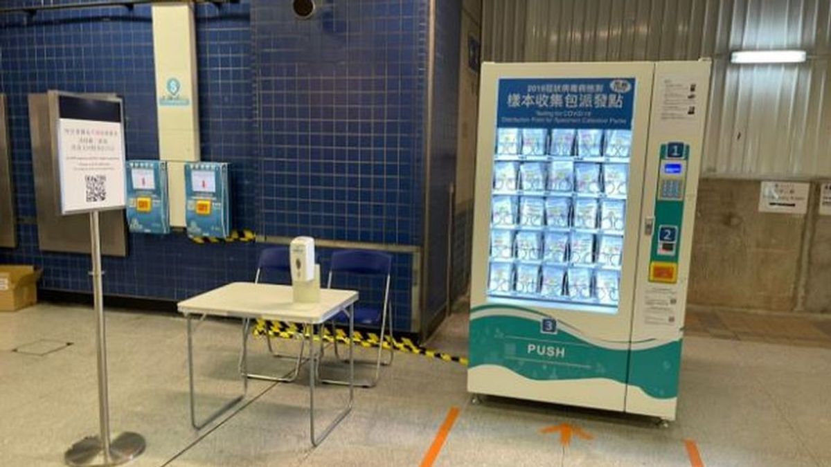 La máquina de tests rápidos de covid-19 en el metro de Hong Kong