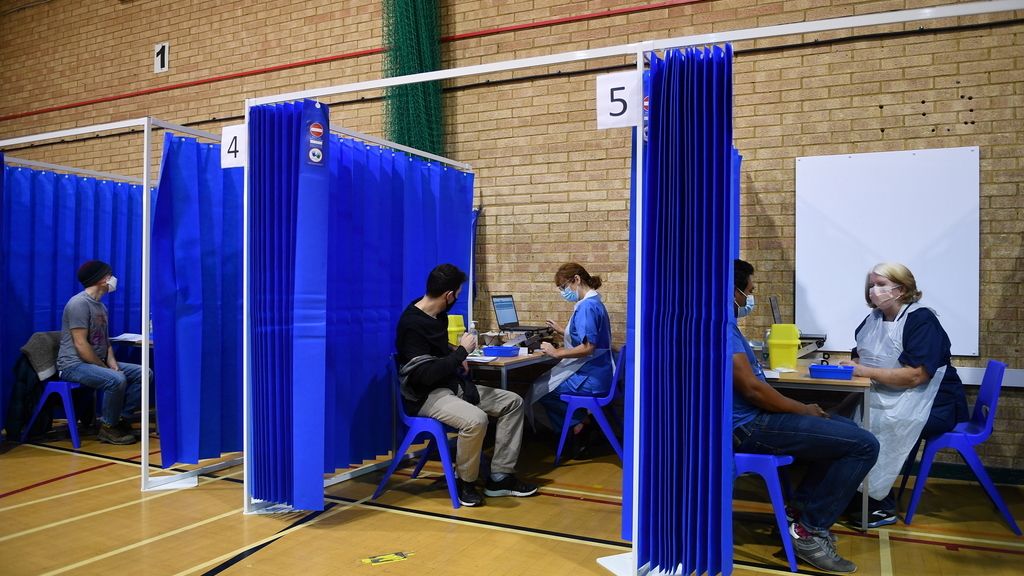 Euforia en Reino Unido ante las primeras vacunaciones contra el coronavirus