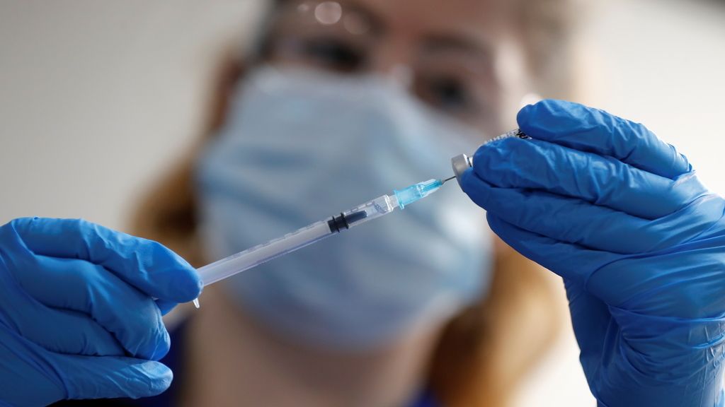 Euforia en Reino Unido ante las primeras vacunaciones contra el coronavirus