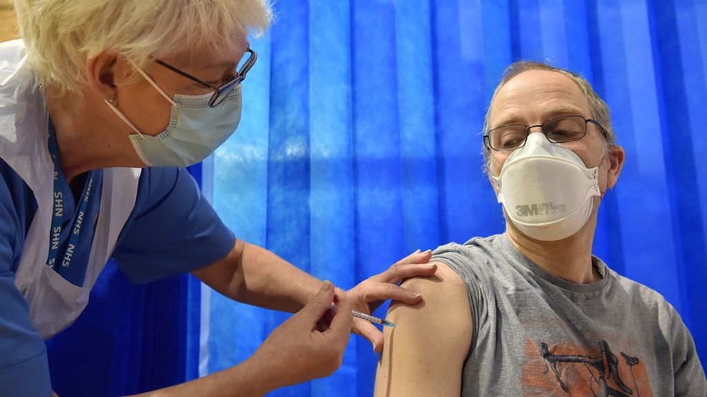 Euforia en Reino Unido ante las primeras vacunaciones contra el coronavirus