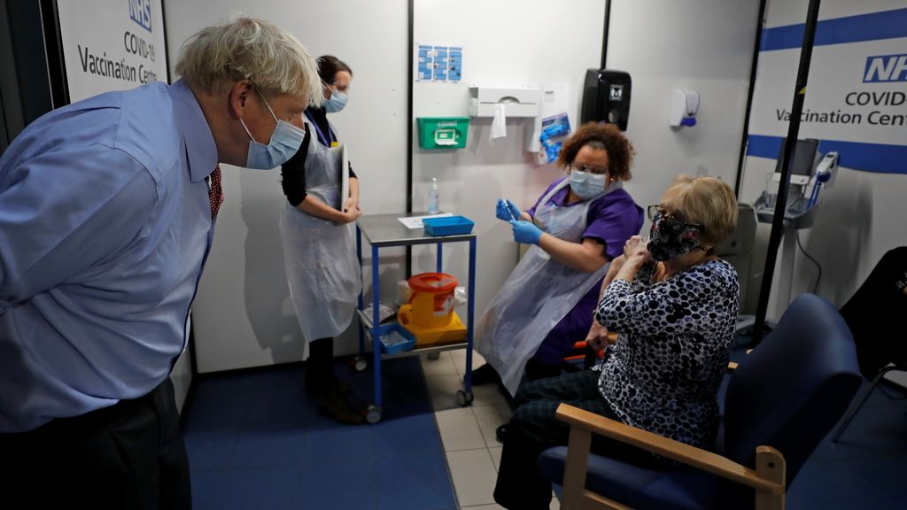 Euforia en Reino Unido ante las primeras vacunaciones contra el coronavirus