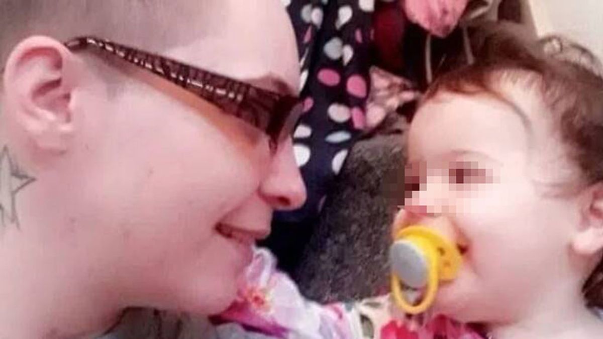 Declaran culpable a una mujer cocainómana que mató a su hija de 19 meses: la quemó con agua hirviendo