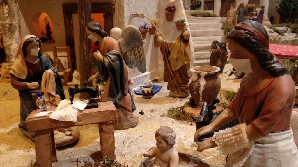 El original Belén de Granada adaptado a la Covid-19: figuras con mascarilla, distancia, y los Reyes Magos con la ansiada vacuna El original Belén de Granada adaptado a la Covid-19: figuras con mascarilla, distancia, y los Reyes Magos con la ansiada vacuna
