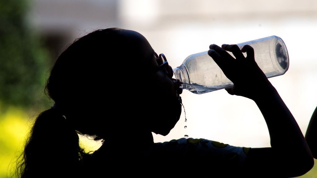 Los expertos alertan del peligro de consumir agua contaminada por benceno: “Un consumo elevado puede provocar desde mareos a cáncer” Los expertos alertan del peligro de consumir agua contaminada por benceno: “Un consumo elevado puede provocar desde mareos a cáncer”