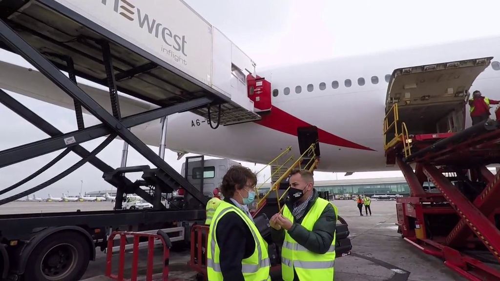 Los aviones se preparan para transportar la vacuna del covid