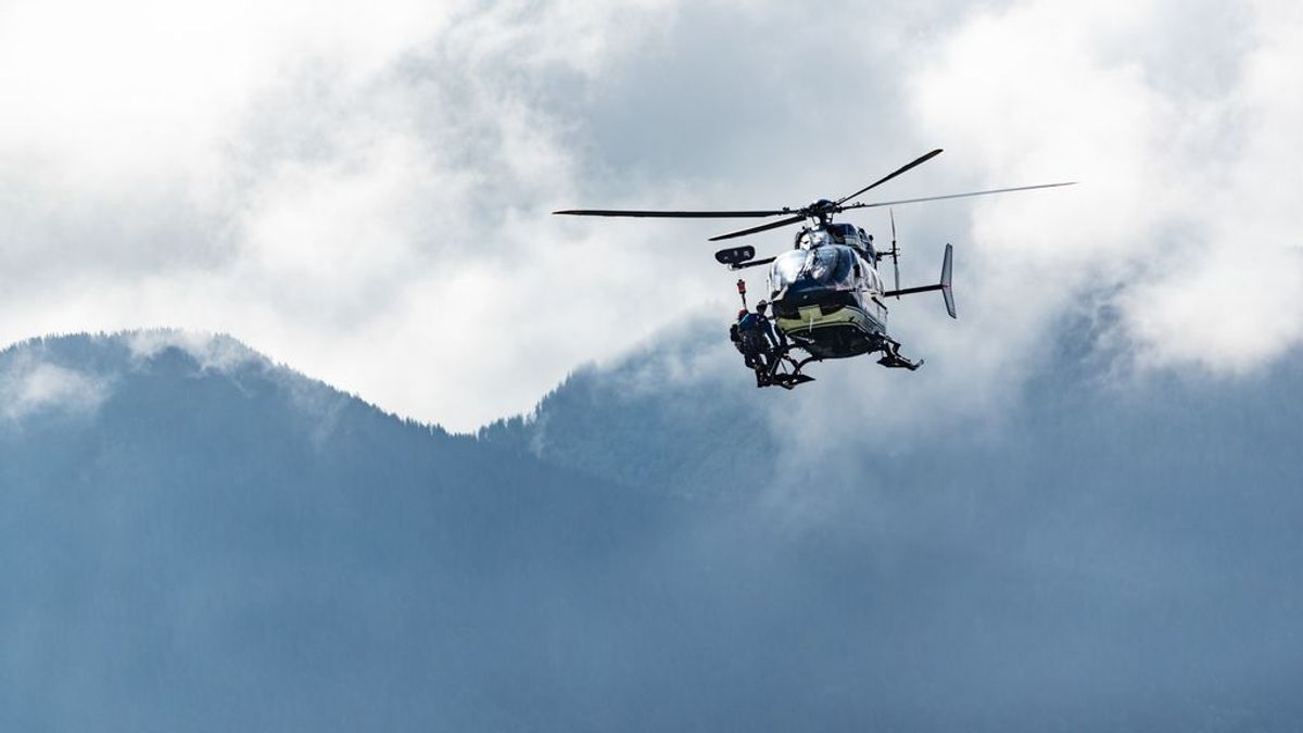 Al menos cinco muertos y un herido en un accidente de helicóptero en los Alpes franceses Al menos cinco muertos y un herido en un accidente de helicóptero en los Alpes franceses