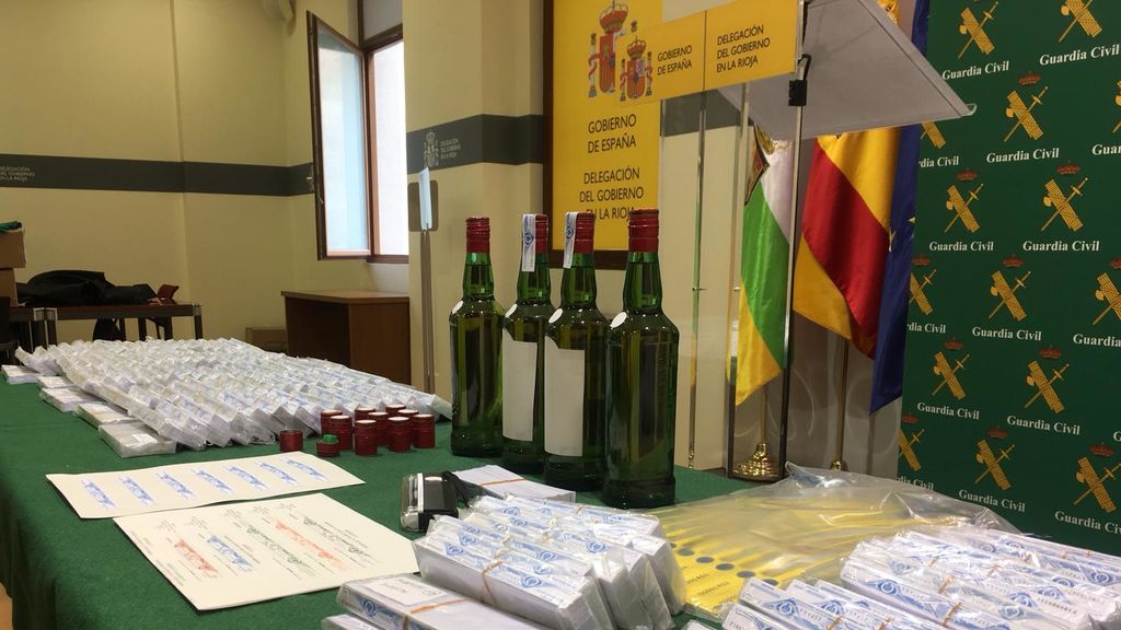 Exposición de parte del material incautado por la Guardia Civil.
