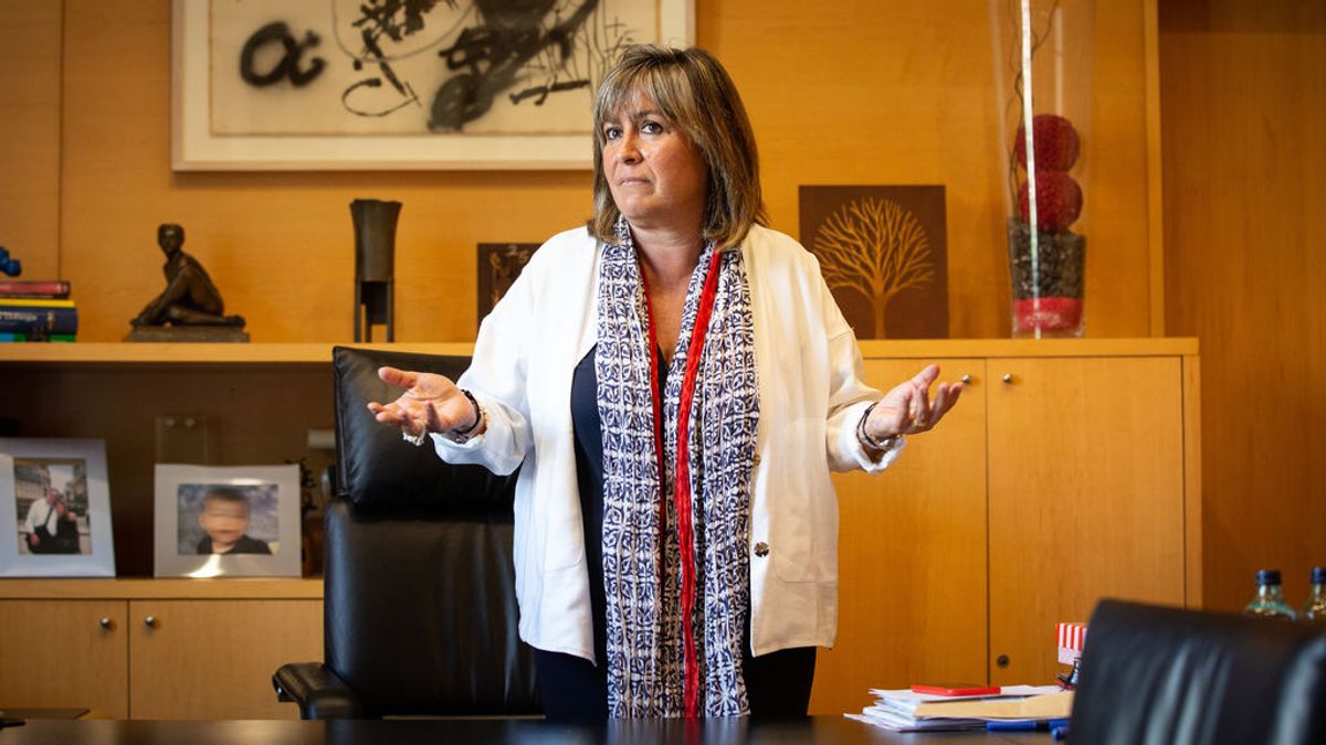 La socialista Núria Marín, detenida por una trama de desvío de subvenciones del Consell Esportiu de L'Hospitalet La socialista Núria Marín, detenida por una trama de desvío de subvenciones del Consell Esportiu de L'Hospitalet